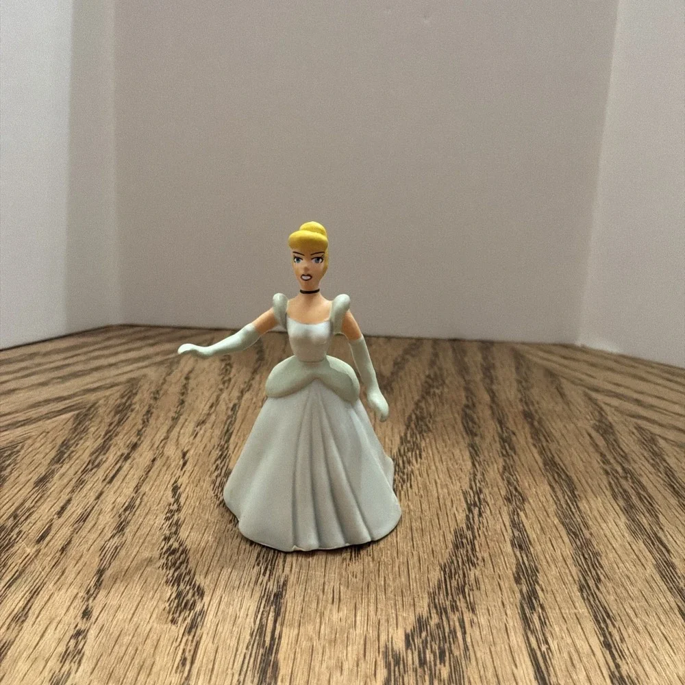 Disney Princess Cinderella PVC Figure Cake Topper‎ Disney Store